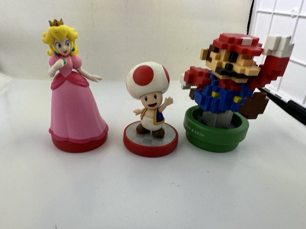 Nintendo Amiibo Lot of 3 Peach Princess Peach Mario 30th Anniversary 8-bit 3DS